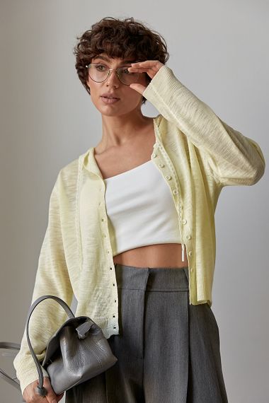 Легкий в'язаний кардиган на ґудзиках із капюшоном - лимонний цвет, ONE SIZE (є розміри) | Зображення 4