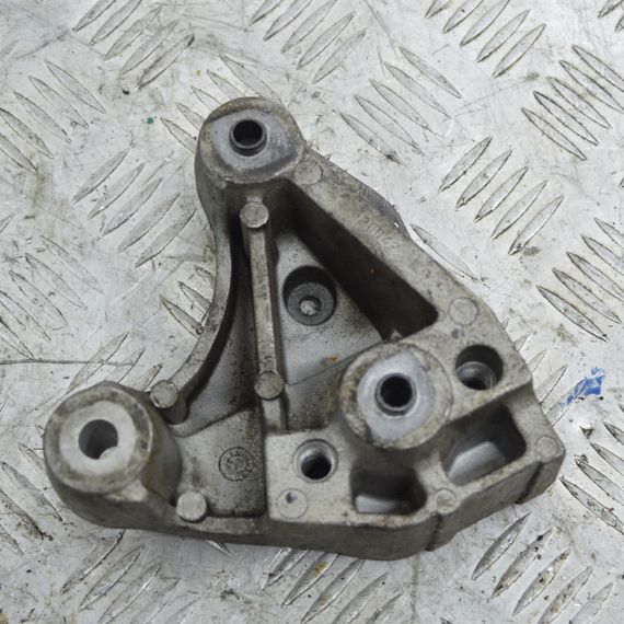 Кронштейн кріплення КПП 1.2 / 1.4 Peugeot 208 2012-2016 Лапа подушка коробки передач Пежо 208 9684812280 | Зображення 2