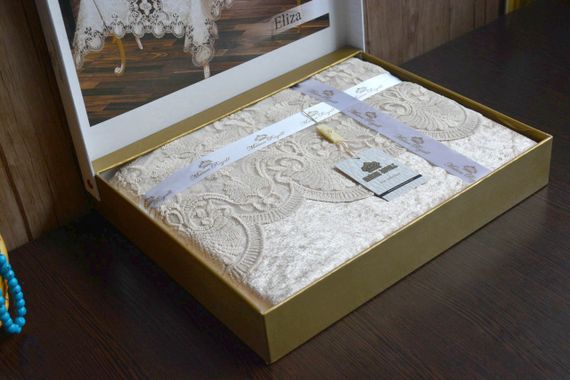 Велюровая скатерть с мереживом Maison 160×350 Eliza | Зображення 2