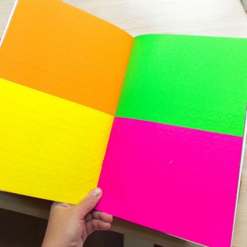 Книжка-розмальовка "Neon Stickers book: Потішне королівство" | Зображення 2