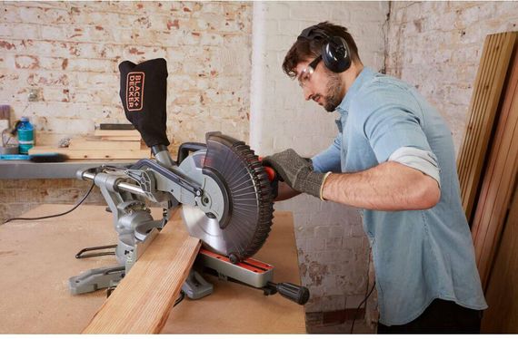 Пила торцювальна мережева BLACK+DECKER BES710 | Зображення 4