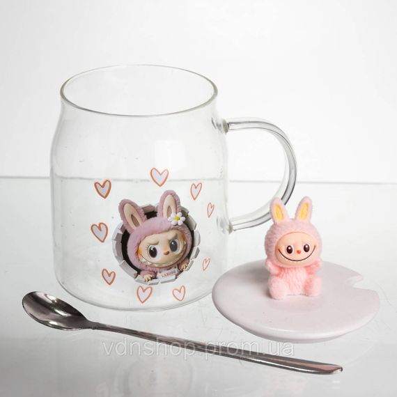 Новогодняя большая стеклянная чашка "Лабуба" с крышкой и ложкой 600 мл, Праздничная кружка чашка для детей на подарок Розовый | Зображення 3