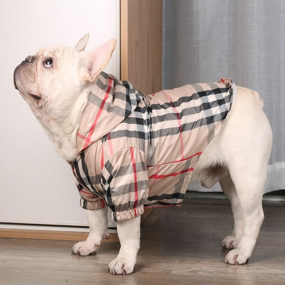 Брендовый дождевик для собак и котов BURBERRY с капюшоном, плащ без задних лап, бежевый | Зображення 1