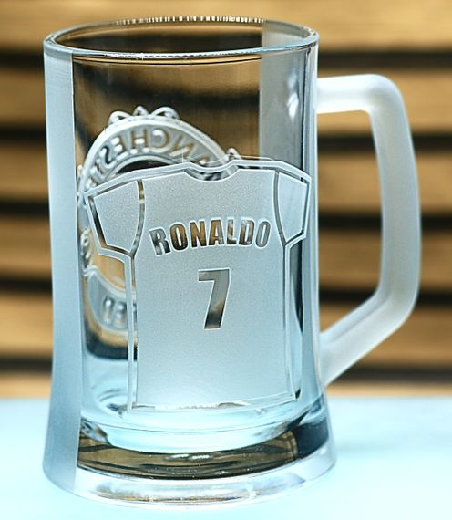 Пивний келих 670 мл Манчестер Юнайтед FC Manchester з гравіюванням подарунок для фаната  футбольний кухоль Роналдо | Зображення 4