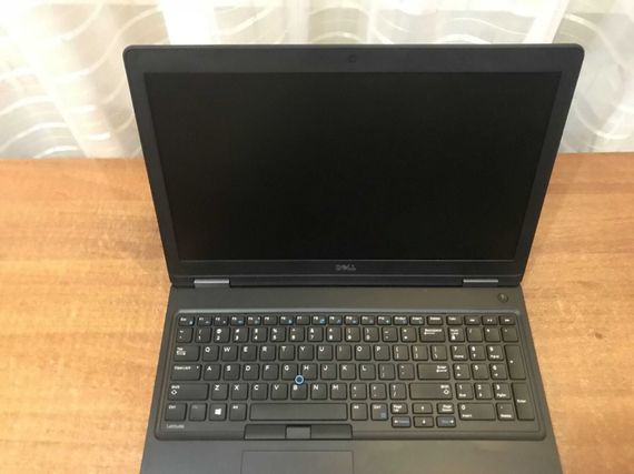 Ноутбук Dell Latitude 5590 / 15.6" (1920x1080) IPS Touch / Intel Core i7-8650U (4 (8) ядра по 1.9 - 4.2 GHz) / 16 GB DDR4 / 256 GB SSD / Intel UHD Graphics 620 / WebCam б/у | Зображення 2