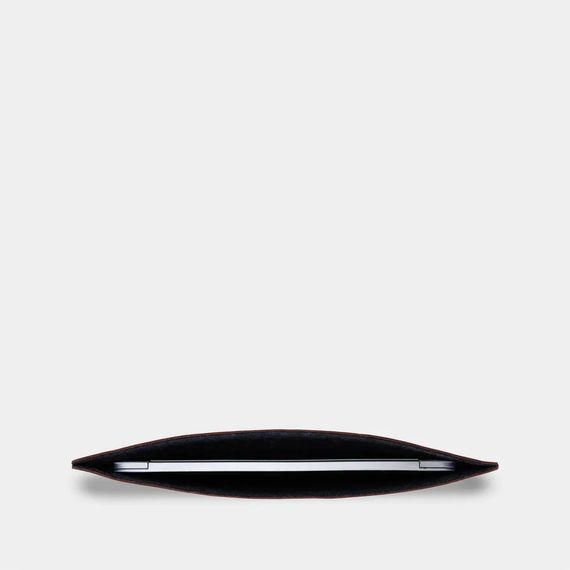 Чохол для ноутбука класичний Incarne Gamma Plus MacBook Pro 13" 2016-2025 gamma-plus-brown-pro-13 коричневий | Зображення 1