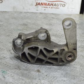 Кронштейн коробки перемикання передач Mazda 5 1.8 16V 2005-2010 Кріплення лапа КПП Мазда 5