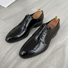 Стильні лаковані туфлі 43розмір