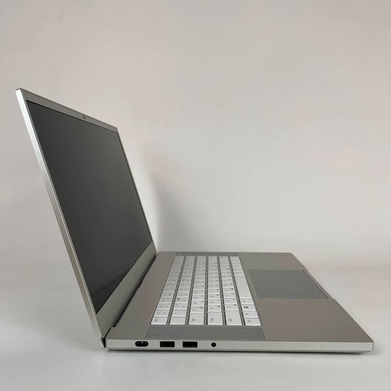 Ігровий ноутбук Б-клас Razer Blade 15 / 15.6" (1920x1080) IPS / Intel Core i7-8750H (6 (12) ядер по 2.2 - 4.1 GHz) / 32 GB DDR4 / 1000 GB SSD / nVidia GeForce RTX 2060, 6 GB GDDR6, 192-bit / WebCam б/в + Подарунок Бездротова миша / USB | Зображення 3