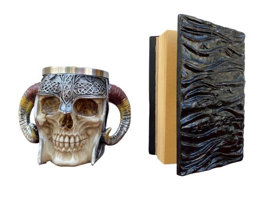 Подарунковий набір Кухоль 3D Рогатий Череп і Блокнот 3D «Книга, що дивиться у відповідь» | Зображення 1