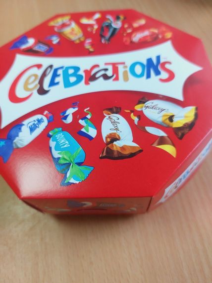 Конфеты шоколадные в подарочной коробке Celebrations, 186г, Англия, микс конфет, ассорти | Зображення 2