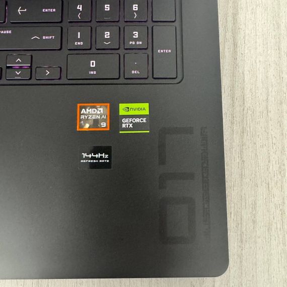 Ігровий ноутбук HP Omen 17z-db100 / 17.3" (1920x1080) IPS / AMD Ryzen AI 9 365 (10 (20) ядер по 2.0 – 5.0 GHz) / 32 GB DDR5 / 1000 GB SSD / nVidia GeForce RTX 5060, 8 GB GDDR7, 128-bit / WebCam б/в | Зображення 5