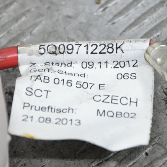 Клема акумулятора плюсова Volkswagen Golf VII 2012-2020 Клема акб плюс Фольксваген Гольф 7 5Q0971228K | Зображення 2