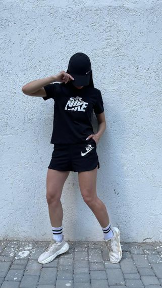 Жіноча футболка чорна | Зображення 5