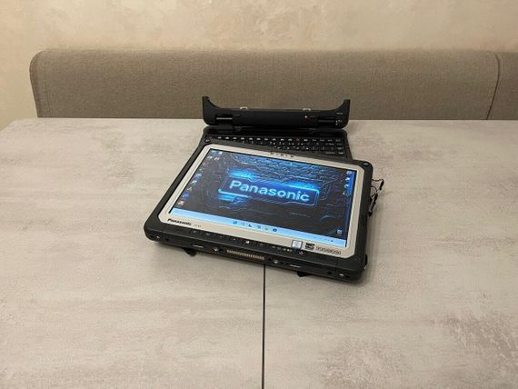 Защищенный нетбук-трансформер Panasonic Toughbook CF-33 / 12.5" (2160x1440) IPS Touch / Intel Core i7-7600U (2 (4) ядра по 2.8 - 3.9 GHz) / 16 GB DDR3 / 256 GB SSD / Intel HD Graphics 620 / WebCam / GPS / Два АКБ б/у | Зображення 2