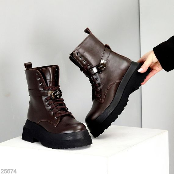 Круті високі шоколадні черевики з ремінцем натуральна шкіра зима 37