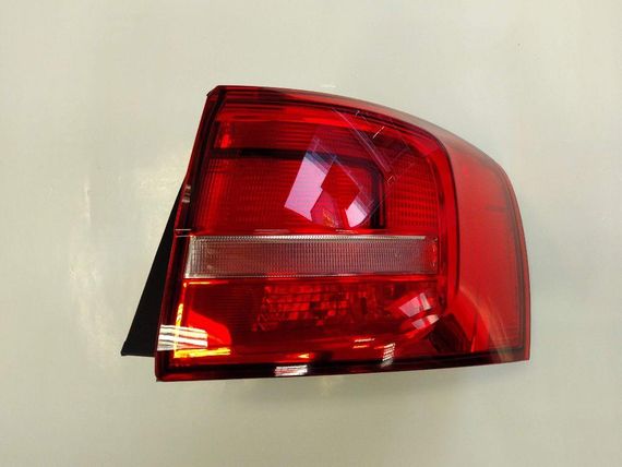 Ліхтар задній зовнішній правий Volkswagen Jetta '14 - USA 5C6945096H