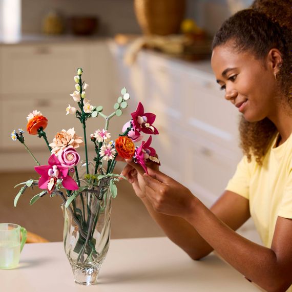 Конструктор LEGO Botanicals Милый розовый букет цветов 10342 | Зображення 4