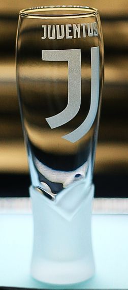 Пивной бокал крафтовый 440 мл ФК Juventus Ювентус с гравировкой подарок для фаната футбольная кружка | Зображення 1