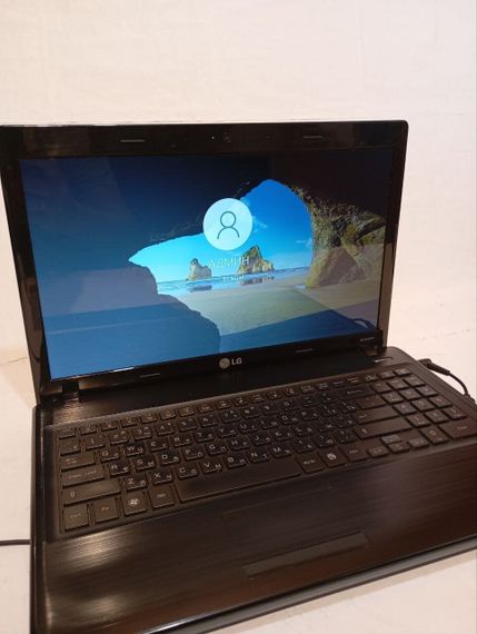 Ноутбук Б-класс LG S525 / 15.6" (1366x768) TN / Intel Pentium B950 (2 ядра по 2.1 GHz) / 8 GB DDR3 / 500 GB HDD / Intel HD Graphics / WebCam / АКБ не берет заряд б/у | Зображення 2