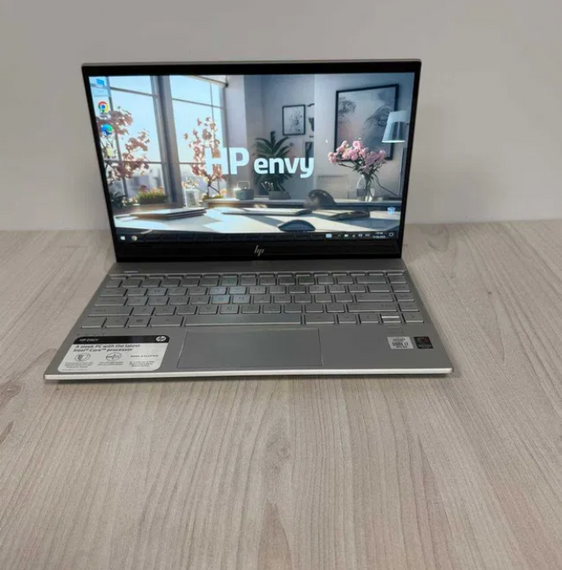 Ноутбукo HP Envy 13-aq1013dx 4K Touch i7 1065G7 8 GB SSD 512GB Iris Plus  Б/В