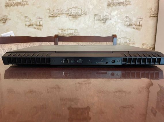 Ігровий ноутбук Dell Alienware 17 R4 / 17.3" (1920x1080) IPS / Intel Core i7-7820HQ (4 (8) ядер по 2.9 - 3.9 GHz) / 16 GB DDR4 / 128 GB SSD + 2000 GB HDD / nVidia GeForce GTX 1060, 6 GB GDDR5, 192-bit / WebCam б/в | Зображення 6