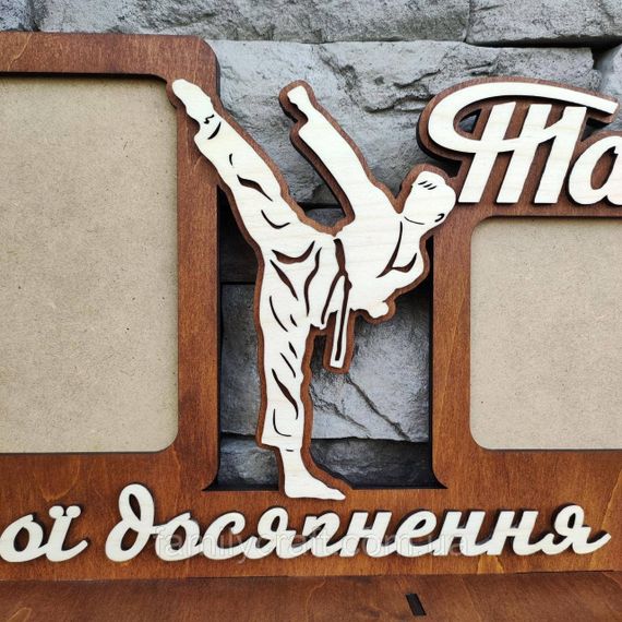 Именная медальница, Карате, с полочкой для кубков, и двумя фоторамками, деревянный держатель наград, 49.5 см | Зображення 3