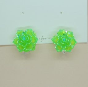 Серьги клипсы детские для ушей без пробивания цветок Зеленая перламутровая Пиония