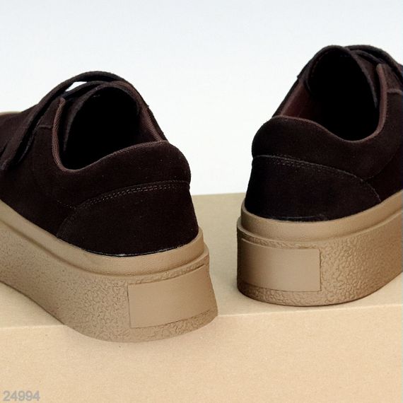 Замшеві кеди на липучках колір гіркий шоколад на потовщеній підошві | Зображення 5