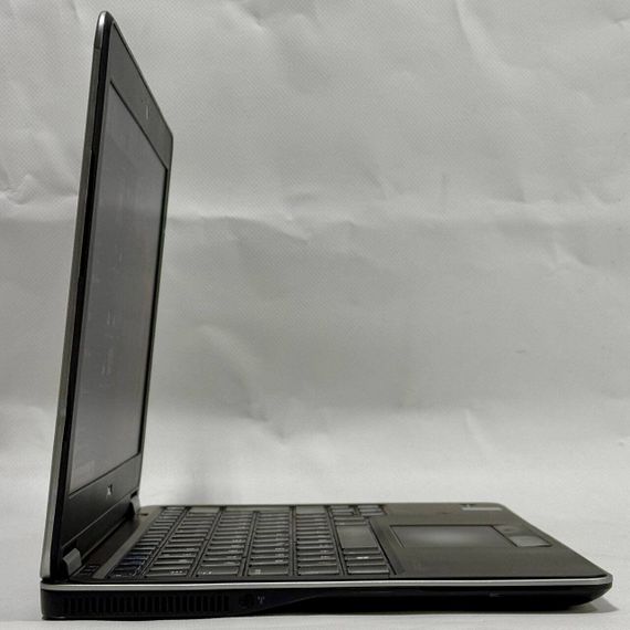 Нетбук Dell Latitude E7240 / 12.5" (1366x768) TN / Intel Core i5-4200U (2 (4) ядра по 1.6 - 2.6 GHz) / 8 GB DDR3 / 128 GB SSD / Intel HD Graphics 4400 / WebCam / Windows 10 Pro б/у | Зображення 3