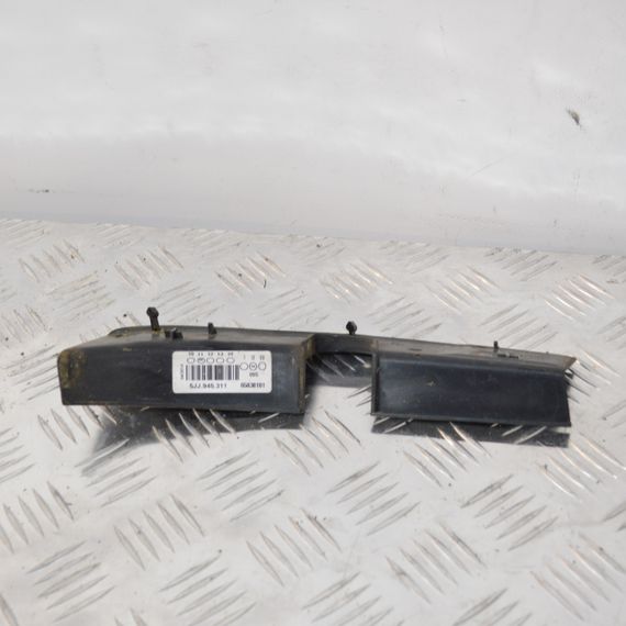 Накладка заднього лівого ліхтаря Skoda Rapid 2012-2019 універсал Захист фари задня ліва Шкода Рапід 5JJ945311