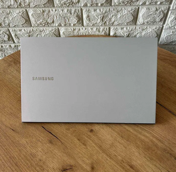 Ноутбук Samsung  White 15,6" FHD OLED i7 10510U 16Gb SSD 256Gb Б/В | Зображення 6