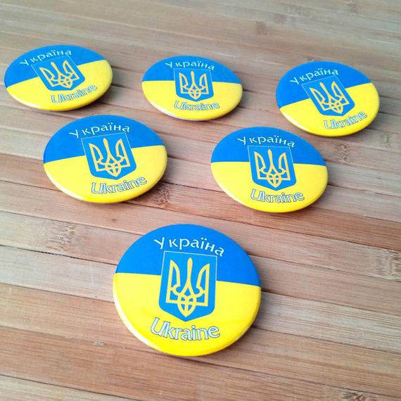 Патріотичний Значок брошка на одяг  ( Україна, Тризуб жовто-блакитний 6 см ) | Зображення 3