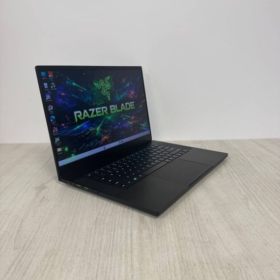 Ігровий ноутбук Razer Blade 15 RZ09-0409 / 15,6" (1920x1080) IPS / Intel Core i7-11800H (8 (16) ядер по 2,3 - 4,6 ГГц) / 16 ГБ DDR4 / 512 ГБ SSD NVMe / nVidia GeForce RTX 3080, 8 ГБ GDDR6, 256-біт / Веб-камера б/в | Зображення 2