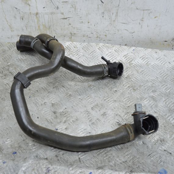 Патрубок системи охолодження 1.2 / 1.4 TSI Skoda Octavia Superb 2012-2024 Шланг води Шкода 5Q0121049AD | Зображення 1