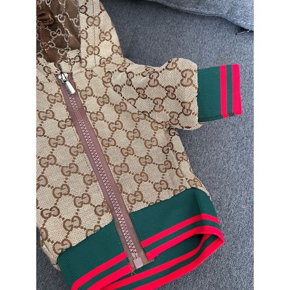 Брендовая джинсовая курточка для собак GUCCI с красно-зелеными резинками по краям, на змейке, с капюшоном, бежевая | Зображення 3