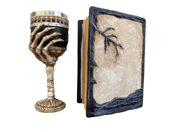 Подарунковий набір Келих 3D Рука з Черепами та блокнот 3D «Тінь Ворона» | Зображення 1