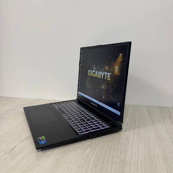 Игровой ноутбук Б-класс Gigabyte G6 KF / 16" (1920x1200) IPS / Intel Core i7-13620H (10 (16) ядер по 3.6 - 4.9 GHz) / 16 GB DDR4 / 512 GB SSD / nVidia GeForce RTX 4060, 8 GB GDDR6, 128-bit / WebCam б/у | Зображення 3