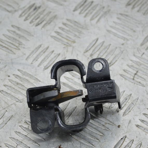 Замок капота Mercedes E-Class W203 W211 2002-2009 Замок кришки капота Мерседес в203 в211 A2198800060 | Зображення 1