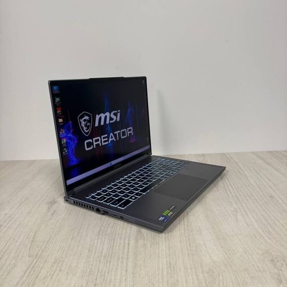 Игровой ноутбук Б-класс MSI Creator 16 AI Studio A1VIG / 16" (3840x2400) IPS / Intel Core Ultra 9 185H (16 (22) ядер по 3.9 - 5.1 GHz) / 32 GB DDR5 / 1000 GB SSD NVMe / nVidia GeForce RTX 4090, 16 GB GDDR6, 256-bit / WebCam б/у | Зображення 4