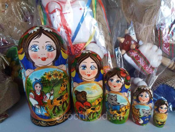 Сувенір "Матрьошка" казкові персонажі , п'ятірка , ручна робота , береза | Зображення 1