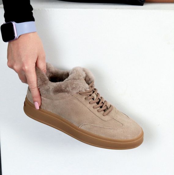 Класні Бежеві зимові кросівки натуральна замша облямівка цигейка 41