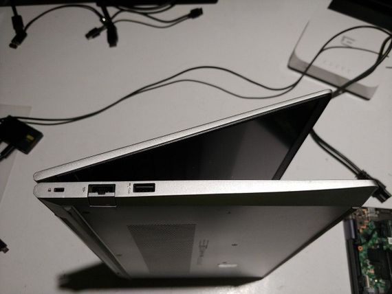 Ультрабук Б-класс HP ProBook 445 G9 / 14" (1920x1080) IPS / AMD Ryzen 5 5625U (6 (12) ядер по 2.3 - 4.3 GHz) / 16 GB DDR4 / 256 GB SSD / AMD Radeon Vega 7 Graphics / WebCam / TouchID б/у | Зображення 3
