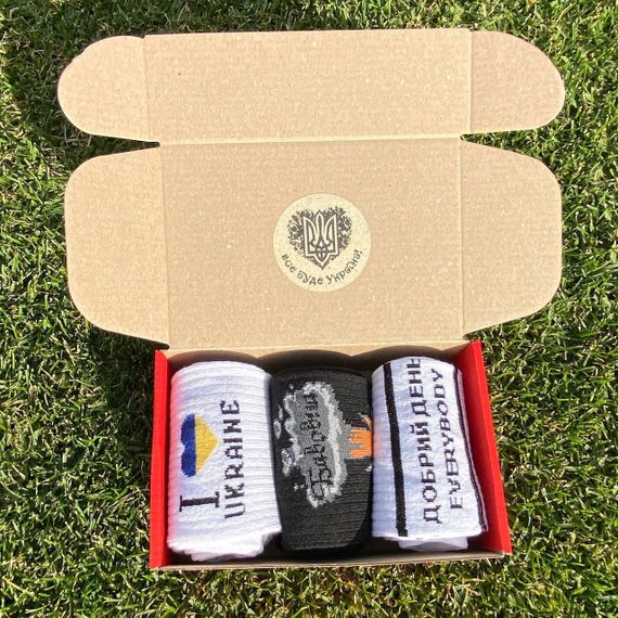 Подарочный набор бокс патриотичных мужских носков в коробке размер 40-45 3 пары разные цвета ч3укр15 | Зображення 7