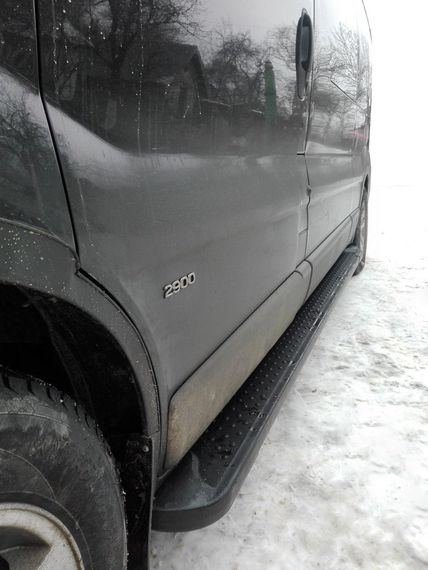 Боковые пороги Allmond Black (2 шт., алюминий) Длинная база для Renault Trafic 2001-2015 гг