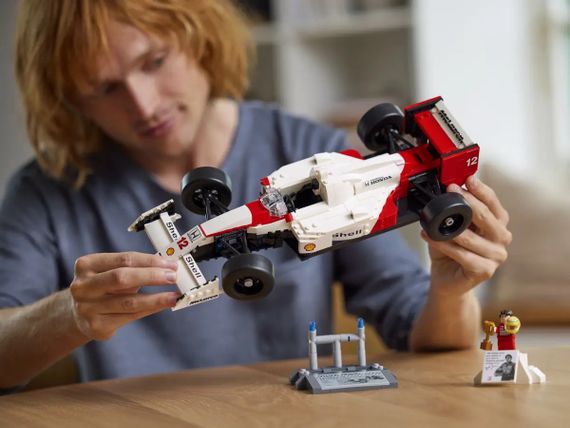 Конструктор LEGO Icons McLaren MP4/4 і Айртон Сенна 10330 | Зображення 8