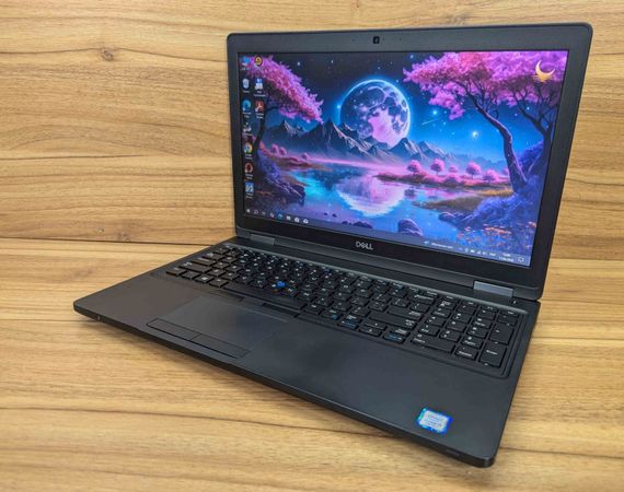 Ультрабук Dell Latitude 5590 / 15.6" (1366x768) TN / Intel Core i5-7300U (2 (4) ядра по 2.6 - 3.5 GHz) / 8 GB DDR4 / 256 GB SSD / Intel HD Graphics 620 / HDMI / Windows 10 б/в + Подарунок Бездротова миша / USB | Зображення 4