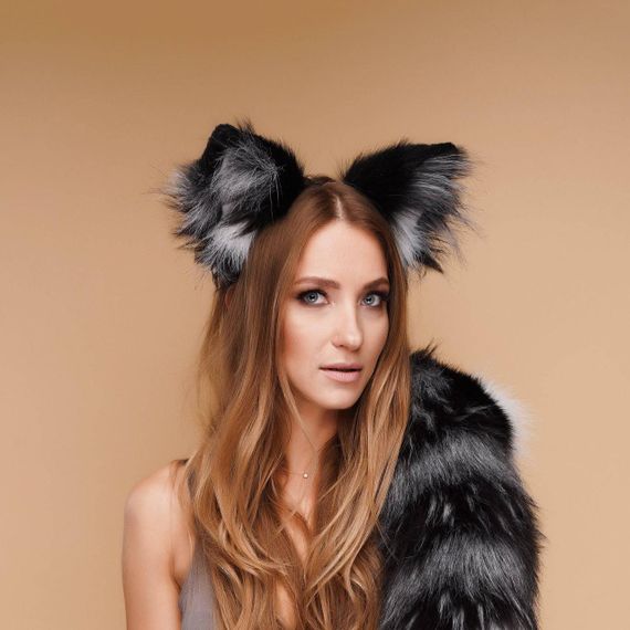 Пухнасті лисячі вушка сріблястого кольору OKOVA sexstyle