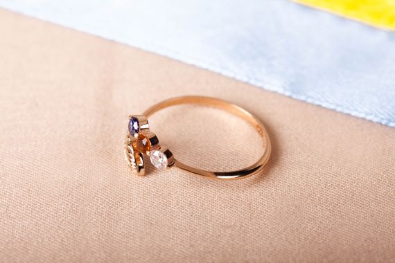 Женское кольцо из красного золота с фианитами 21.5 | Зображення 3