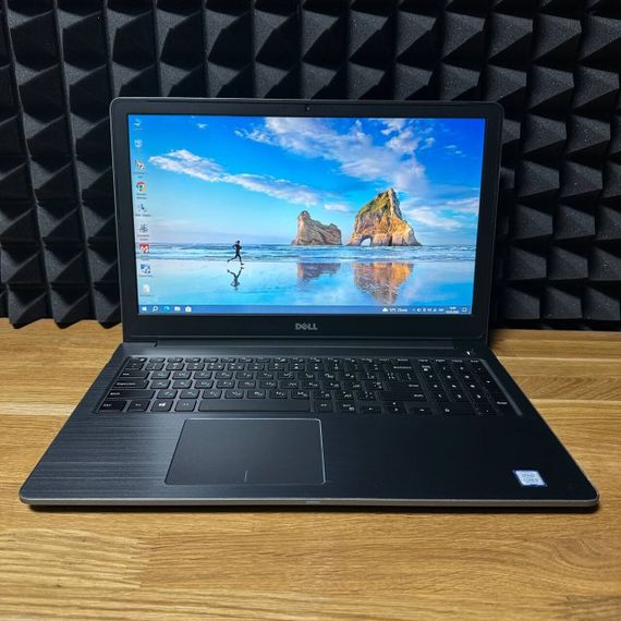 Ноутбук Б-класс Dell Vostro 5568 / 15.6" (1920x1080) IPS / Intel Core i5-7200U (2 (4) ядра по 2.5 - 3.1 GHz) / 8 GB DDR4 / 256 GB SSD / Intel HD Graphics 620 / WebCam б/у | Зображення 1